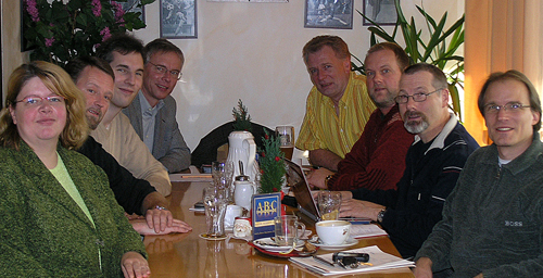 ABC Mitglieder lassen die Woche in gem&uuml;tlicher Runde ausklingen: (v.l.) Ilona Volkmann, Mark Meinert (beide AKTIVA Unternehmensberatung GmbH), Klaus Fiebelkorn (cipero Internetl&ouml;sungen), Ernst Wessels (Brien, Wessels, Werning, Freie Landschaftsarchitekten, L&uuml;beck), Jens Kahlsdorf (KAHLSDORF + PARTNER Werbeagentur), Martin Mau (Mau & Mau), Andree Treffenfeld (Treffenfeld & Co. GmbH), Peter Rothaug (BlueWhales).